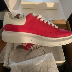 Alexander McQueen Pink Oversized shoe. Never worn !!!! Still in Box